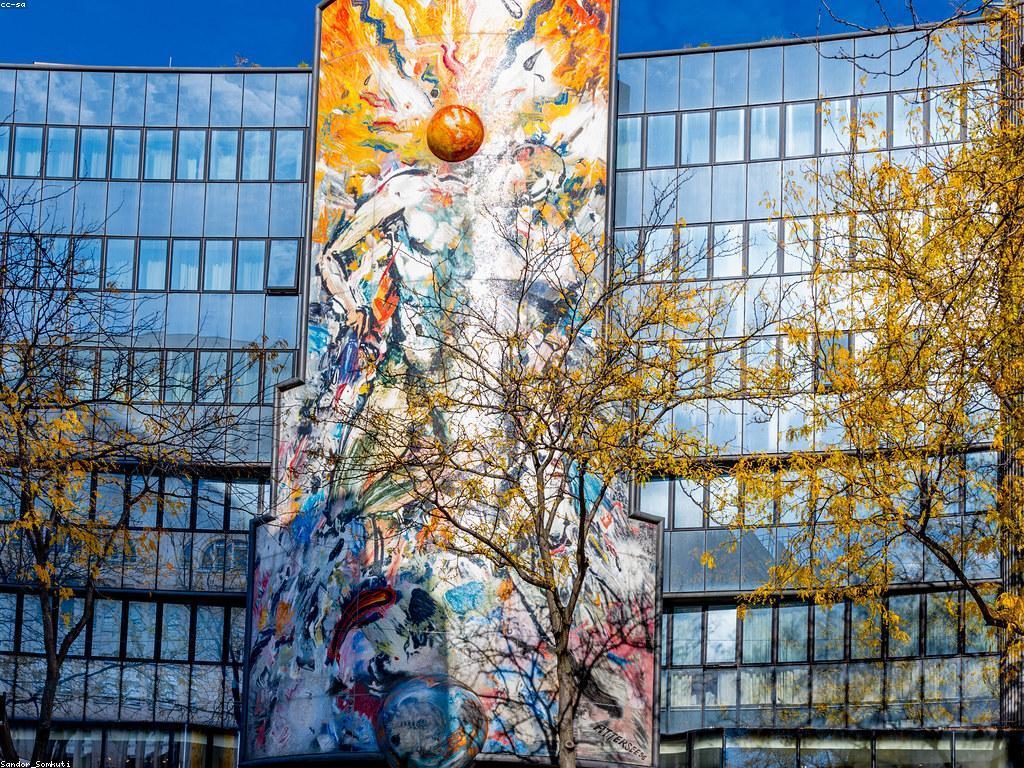 អាគារម៉ាស៊ីនស្លត: ការបង្កើត និងសារៈសំខាន់