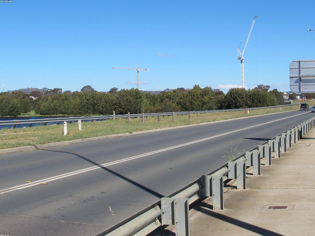 អាគារម៉ាស៊ីនស្លត: ការបង្កើតនិងការអភិវឌ្ឍន៍