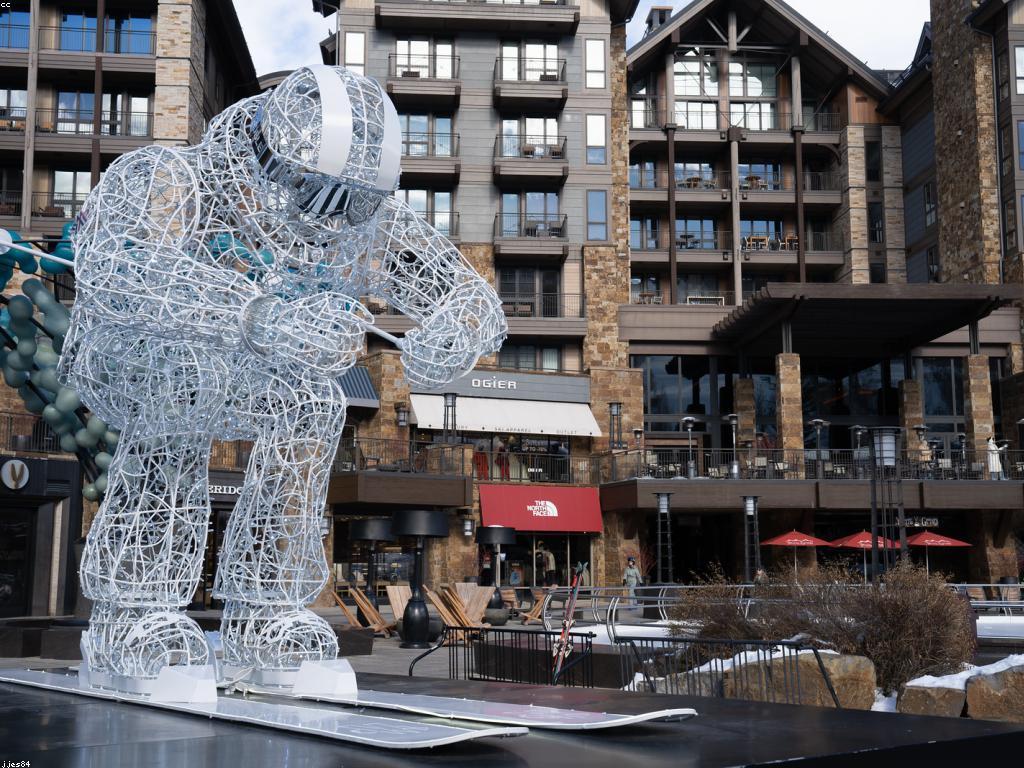 អាគារម៉ាស៊ីនស្លត: ការបកស្រាយ និងនិមិត្តសញ្ញា