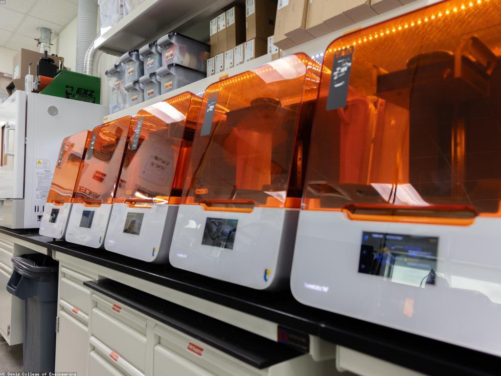 អាគារម៉ាស៊ីនស្លត: ការអភិវឌ្ឍន៍ និងការប្រើប្រាស់