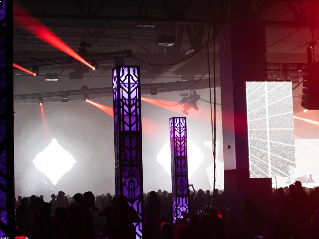 អាគារម៉ាស៊ីនស្លត: ការបង្កើតនិងការអភិវឌ្ឍន៍